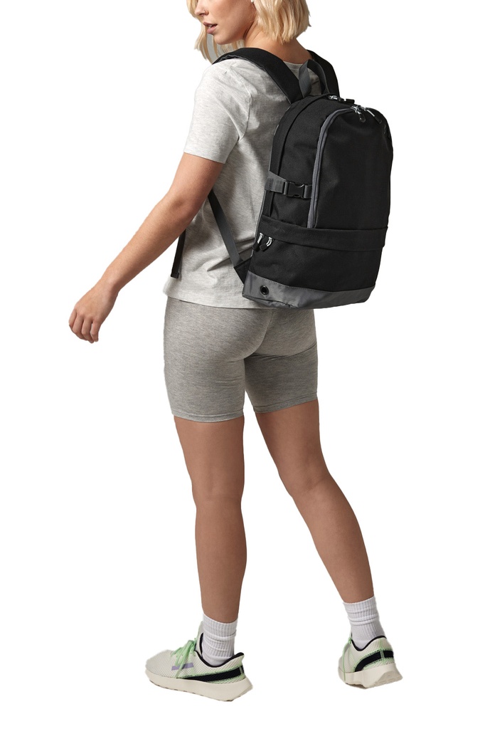 Bagbase Athleisure Pro Tietokonereppu mediataskulla, musta 18L