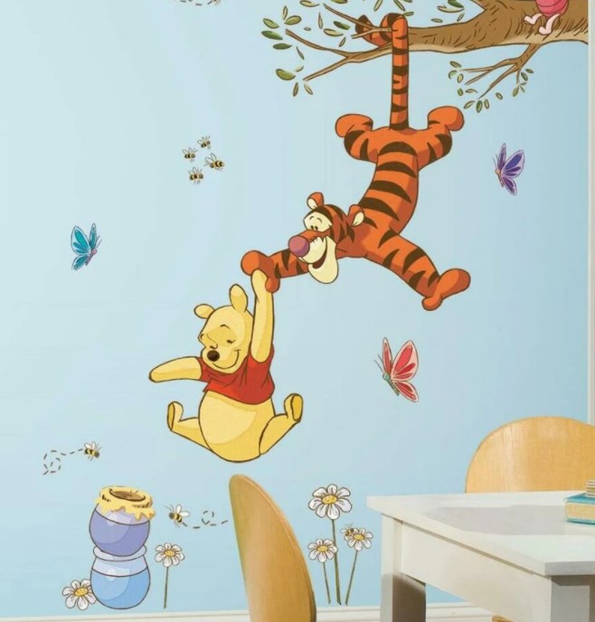 RoomMates Liimaa &amp; Irrota -sisustustarra Disney Nalle Puh - Swinging for Honey